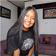 Profesora de inglés que imparte clases a estudiantes del nivel inicial, primaria y secundaria. Además de apoyo en los cursos generales, reforzamiento